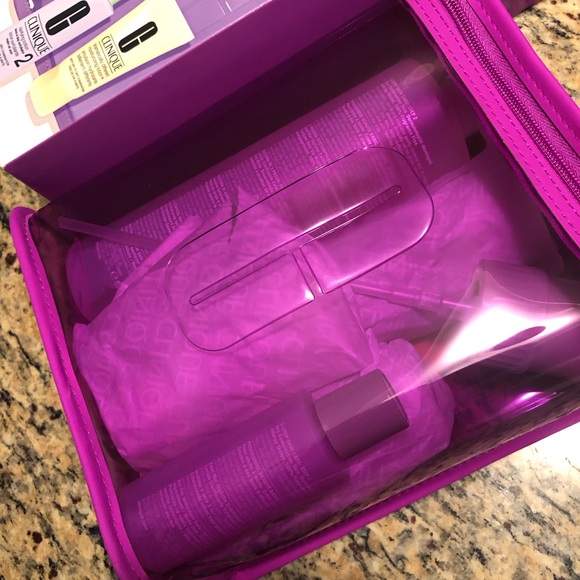 Clinique
Great Skin Anywhere 3-Step
Skin Care Set for Dry Skin - Picture 3 of 3